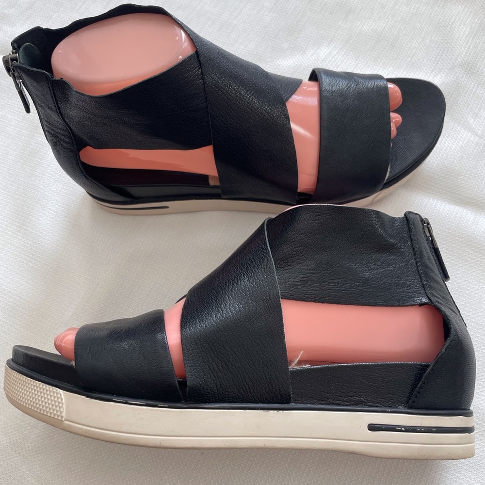 Eileen Fisher Sport Sandal 8M